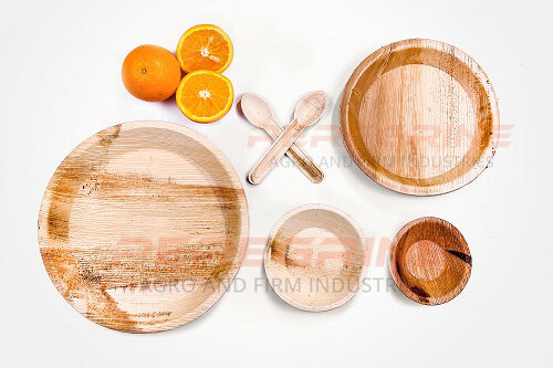 Round Plate with spoon and bowls